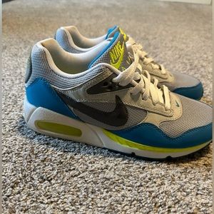 Lightly worn women’s air max